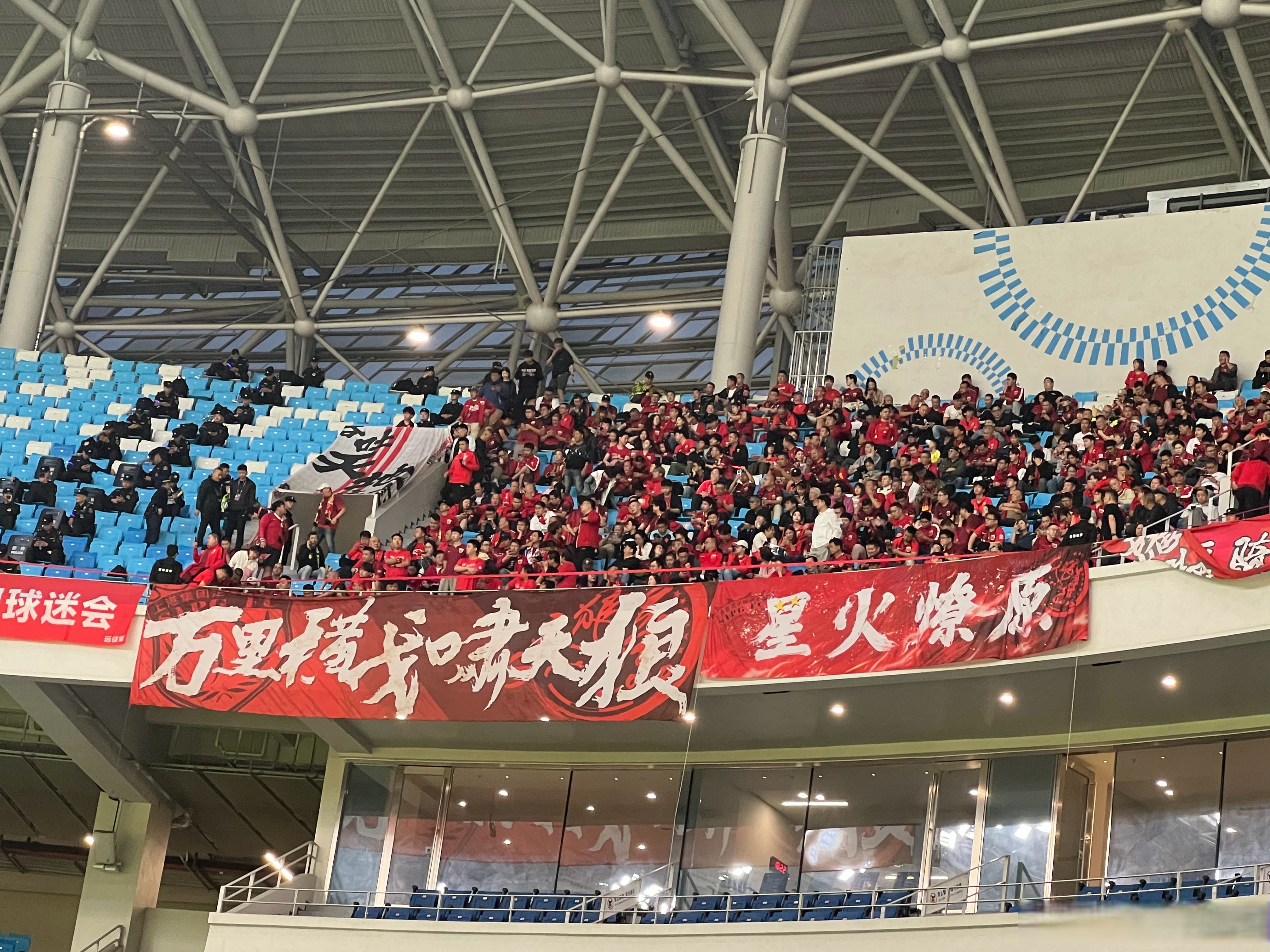 包含上海上港队员状态火热，备战下一场的词条