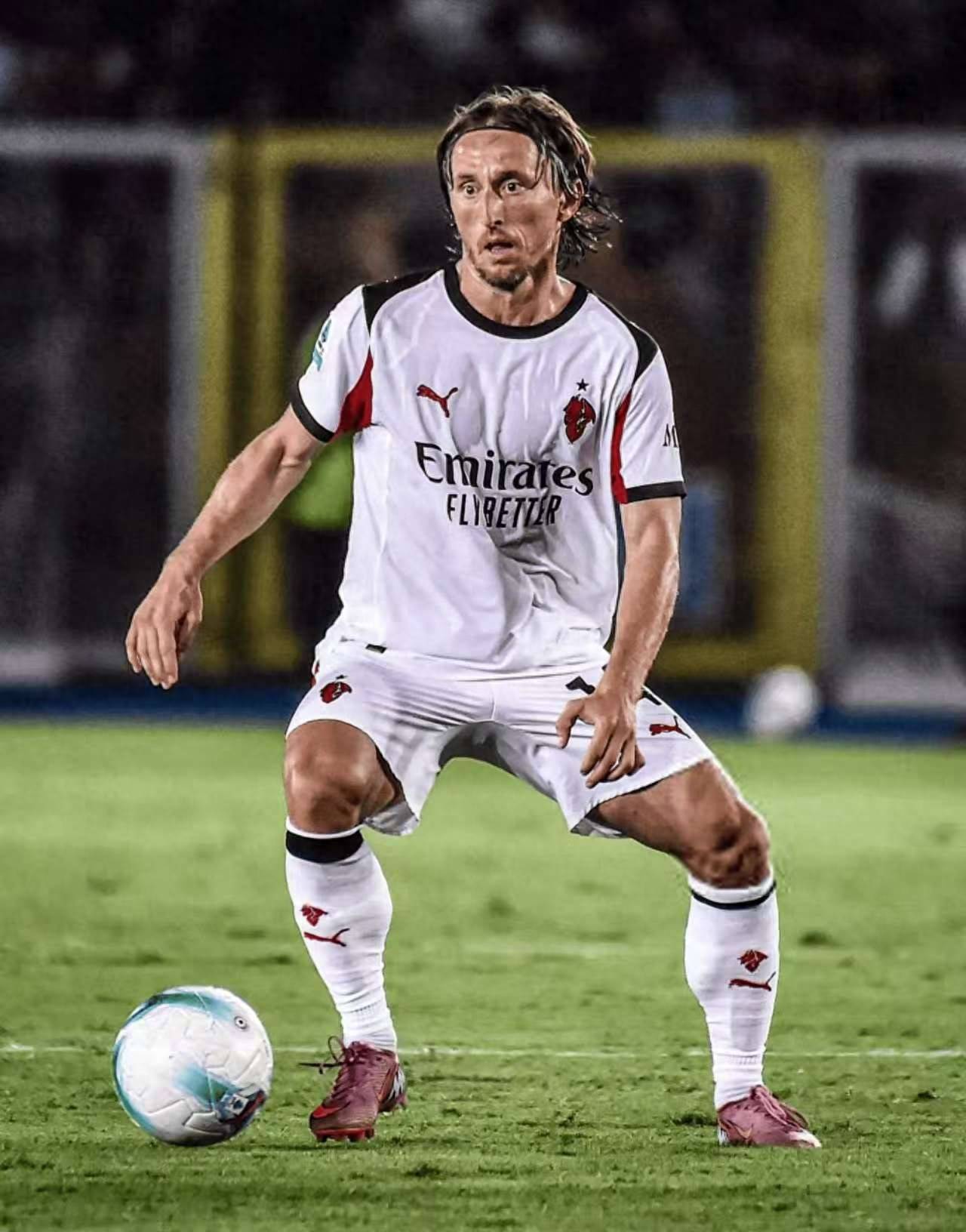 AC米兰逆袭弄潮儿,国米遭遇中场困境的简单介绍 AC米兰逆袭弄潮儿,国米遭遇中场困境的简单介绍