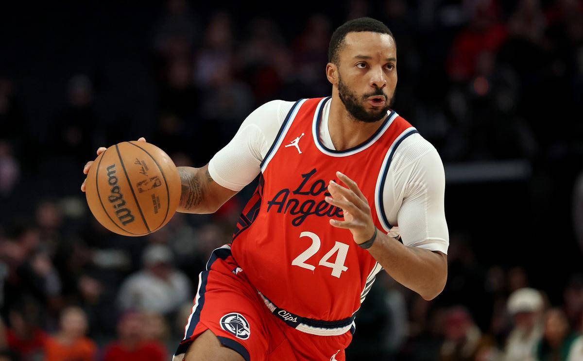 公牛队员因伤退出比赛，局势紧张