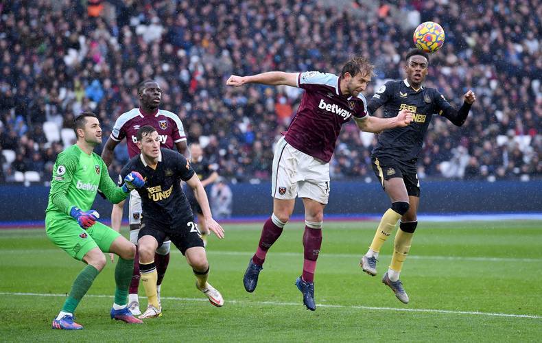 西汉姆联击败切尔西,英超前四席位争夺激烈的简单介绍 西汉姆联击败切尔西,英超前四席位争夺激烈的简单介绍