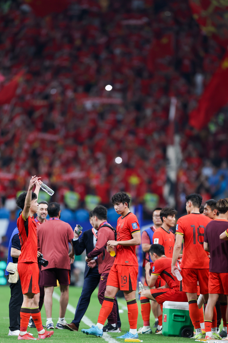 热血搏杀,国足拼尽全力争取胜利 热血搏杀,国足拼尽全力争取胜利