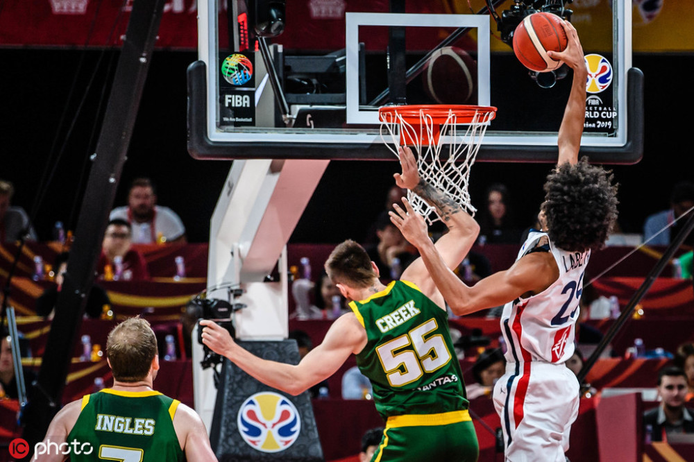 开云体育入口-法国队逆转德国队，安赛龙关键制胜