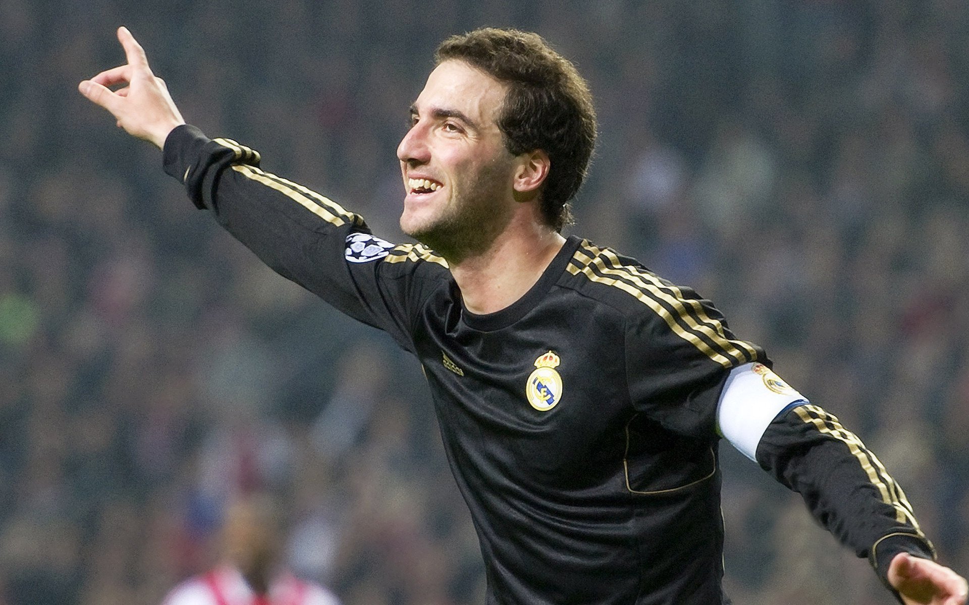 绝杀之夜,维尼修斯以肩为阶,里昂血性登圣