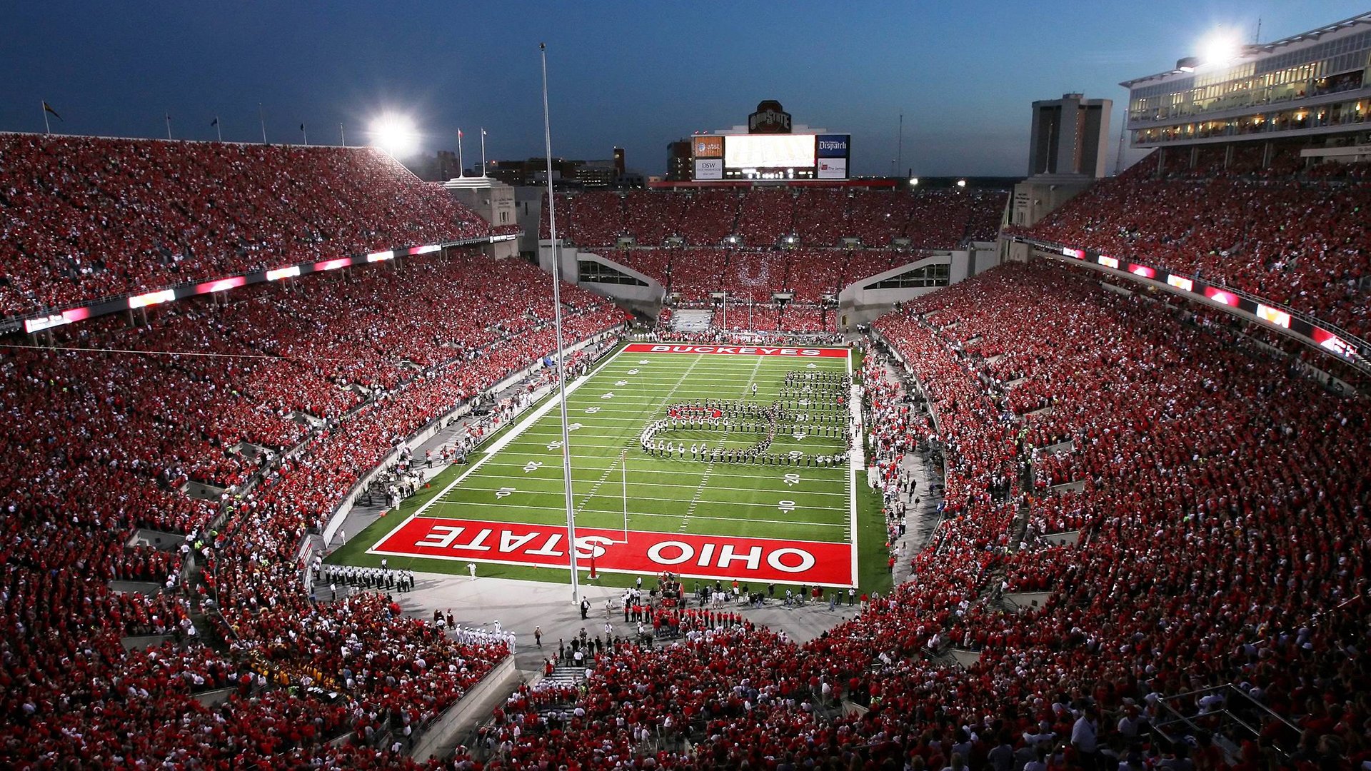 赤色风暴，红牛巨轮碾过梅赛德斯，阿隆索孤影突围创高光